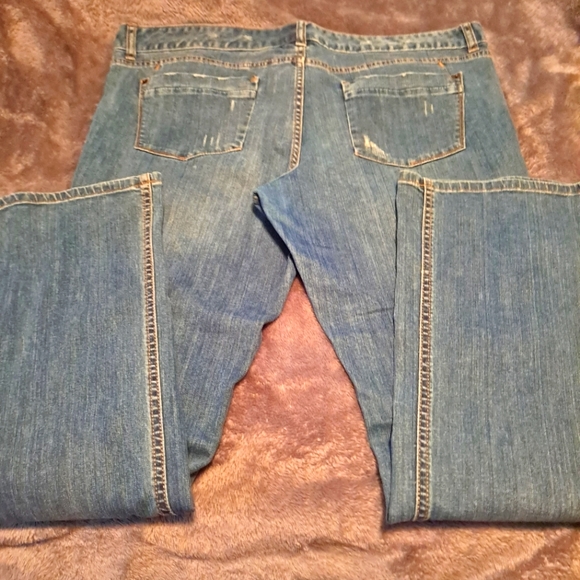 Distressed jeans - Picture 6 of 6